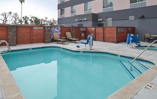 Santa Cruz hotel pool